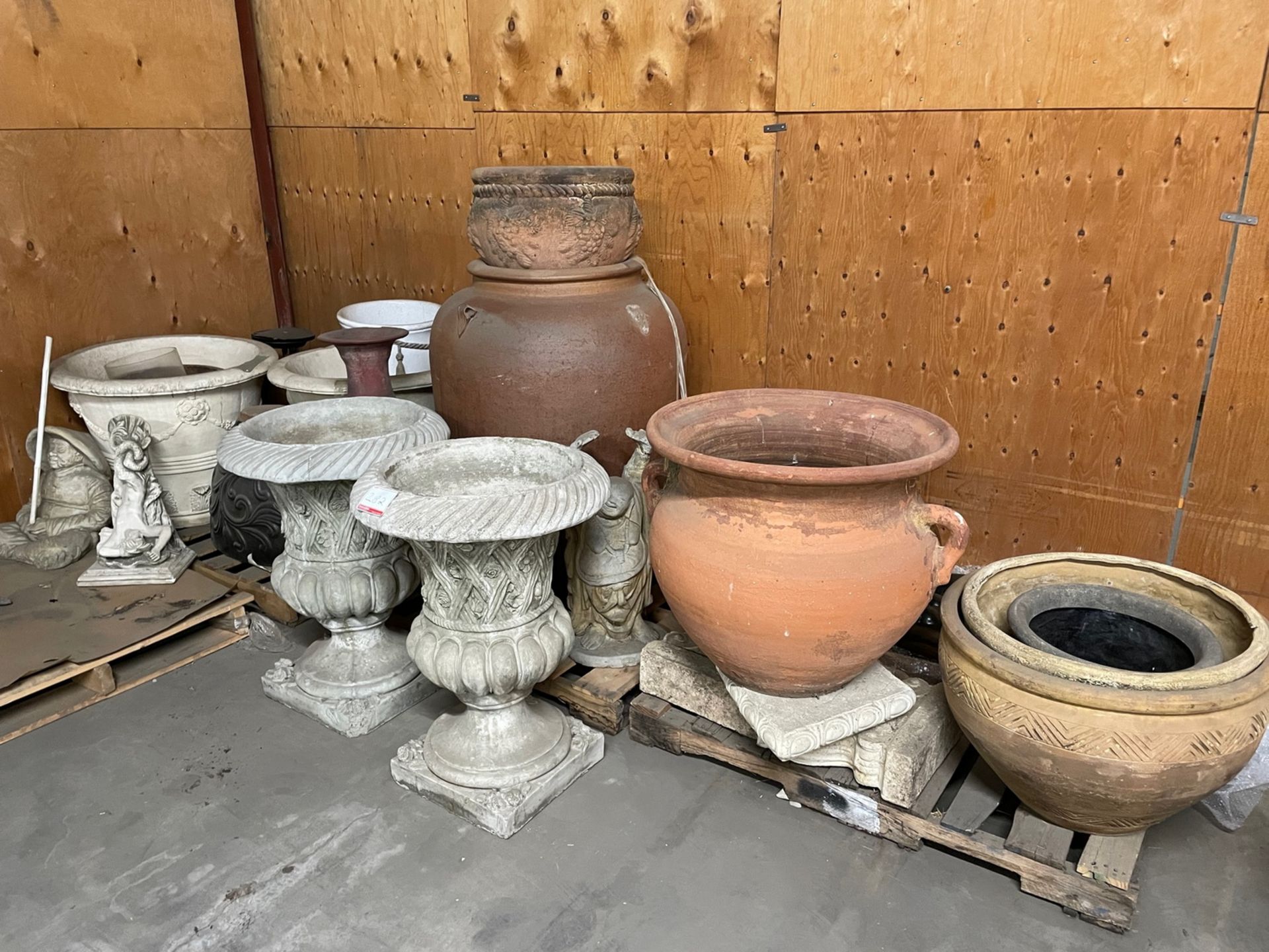 LOT - ASSORTED URNS & PLANTERS