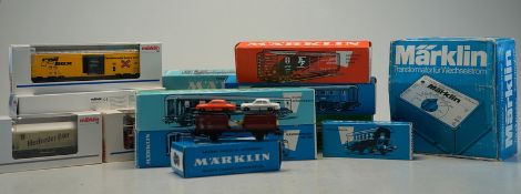 Märklin ab 1954, Gebr. Märklin & Cie., G.m.b.H. Göppingen: Sammlung von 16 Märklin-Wagen u. Transfor