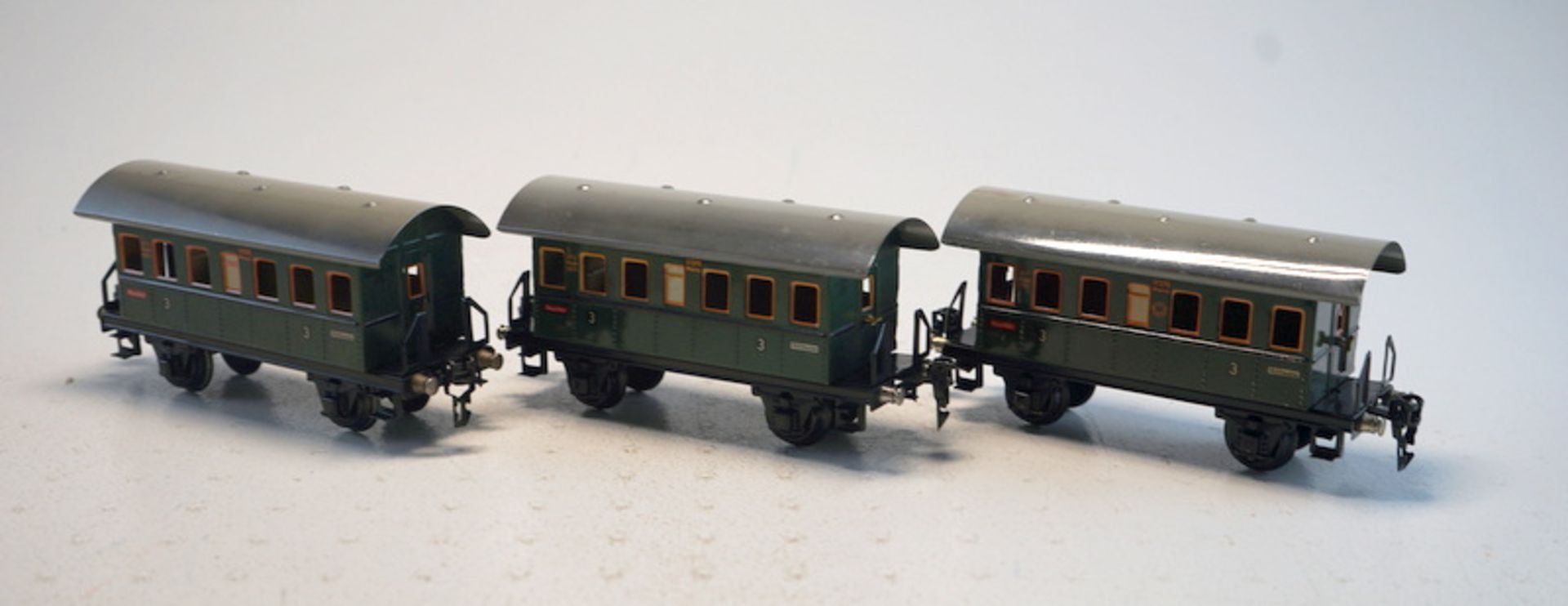 Märklin 1929ff, Gebr. Märklin & Cie., G.m.b.H. Göppingen: 3 baugleiche märklin-Personenwagen, Spur 0