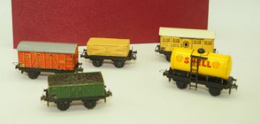 5 TRIX Eisenbahnwagen, H0, historisch
