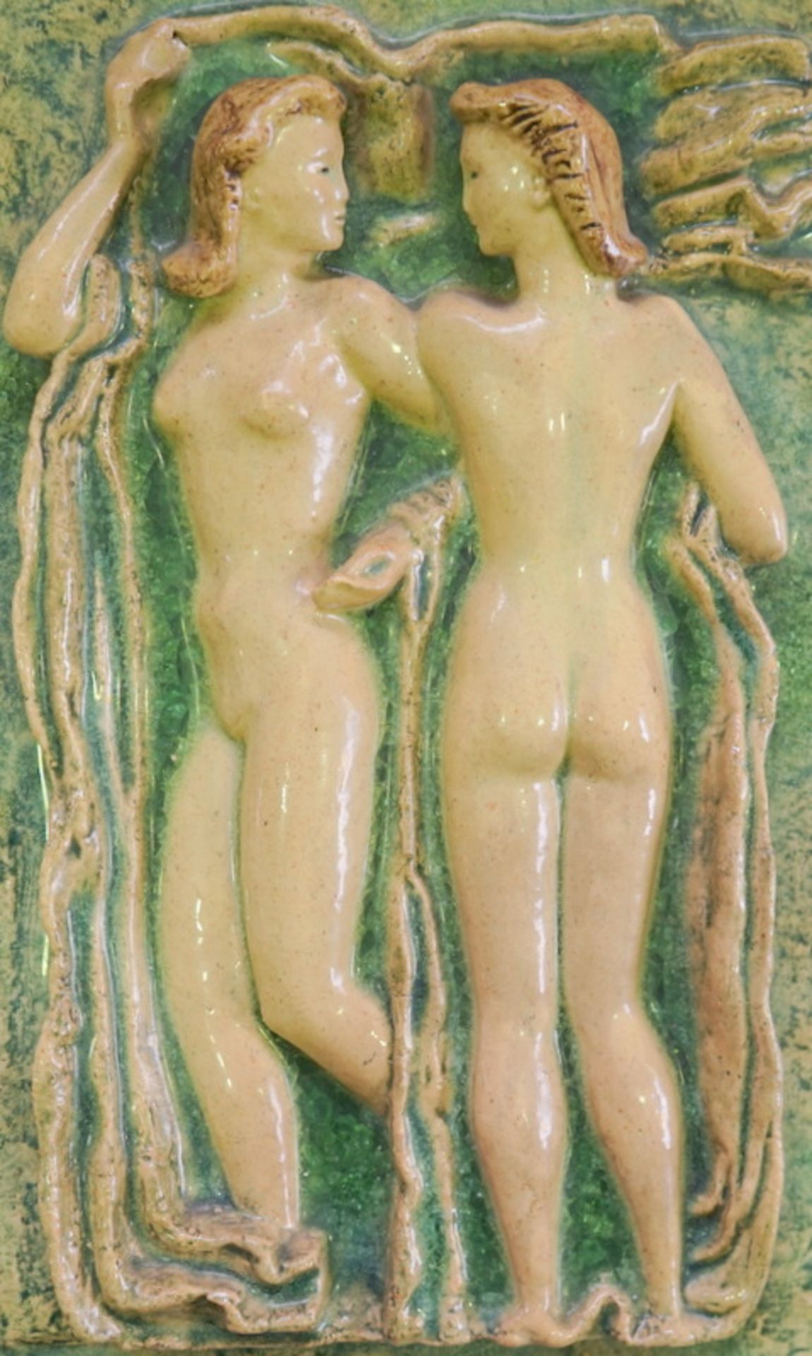 Karlsruhe, großherzogliche Manufaktur: Reliefplatte "2 Grazien" v. Erwin Spuler, Form Nr. 7936 - Image 2 of 3