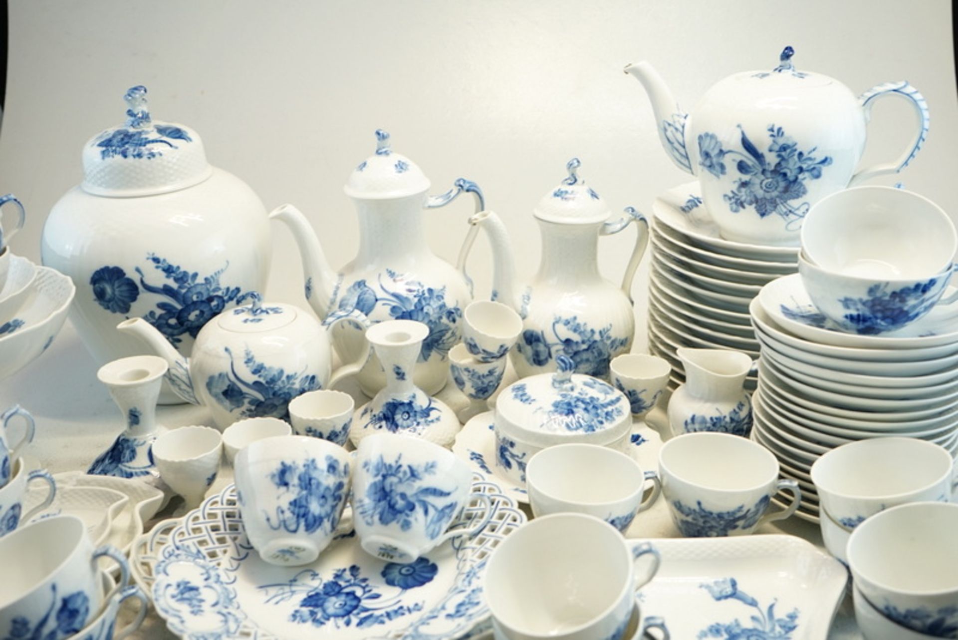 Royal Copenhagen, Dänemark: Kaffee & Tee-Service Blaue Blume geschweift - Bild 3 aus 4