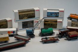 Sammlung von H0-Personen- u. Güterwagen, zumeist märklin.