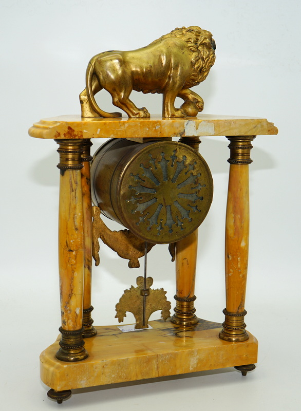 Portaluhr mit zwei Beistellern, in Jaune-Marmor und Bronze vergoldet - Image 3 of 3