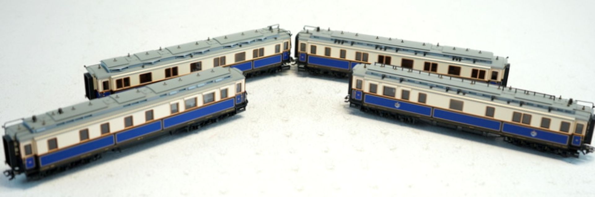 Märklin ab 1954, Gebr. Märklin & Cie., G.m.b.H. Göppingen: 2 Zug-Sets des Hofzugs von Kaiser Wilhelm - Image 2 of 4