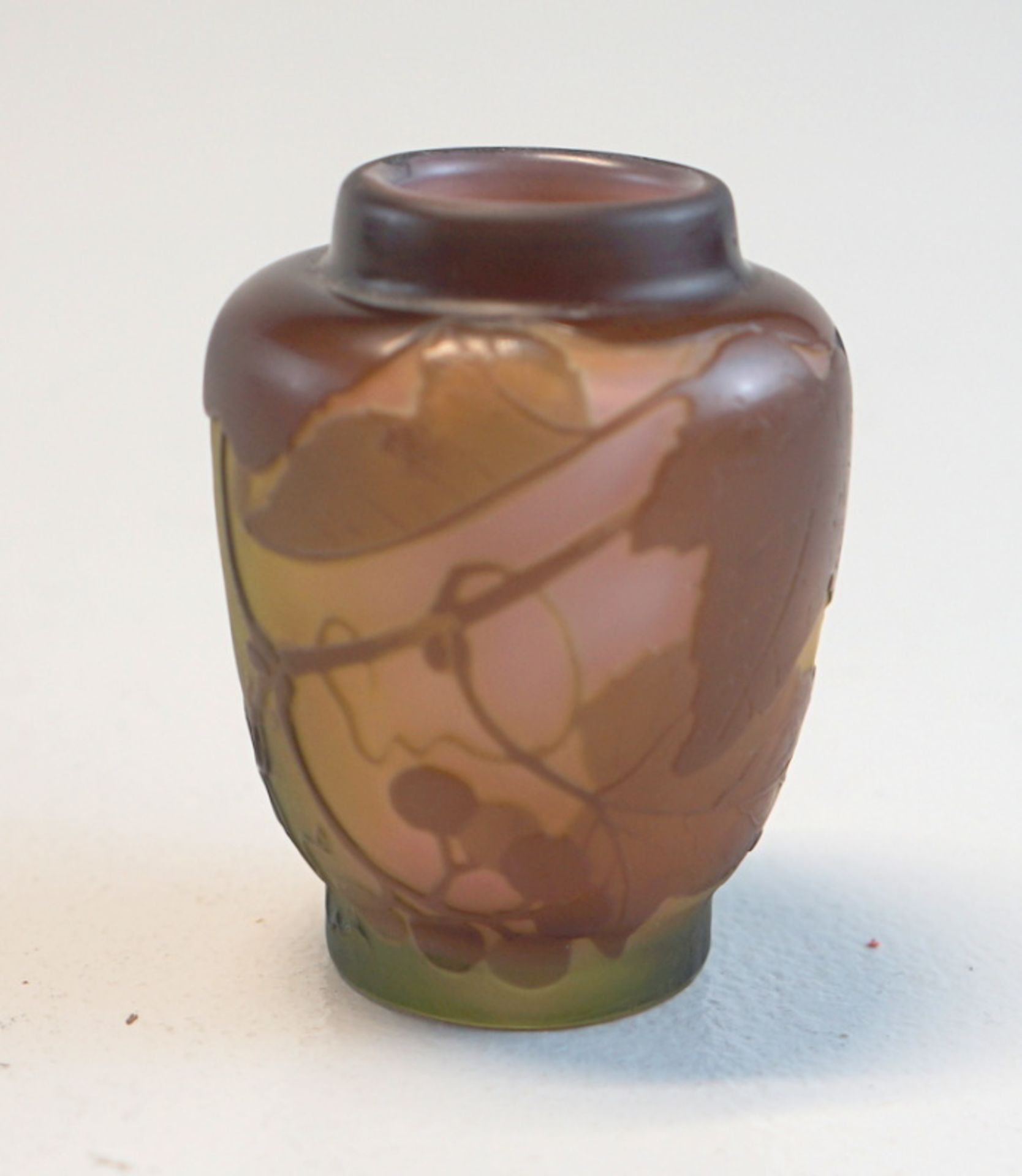 Gallé, Emile: kleine bauchige Vase mit Weinlaubdekor - Bild 3 aus 3