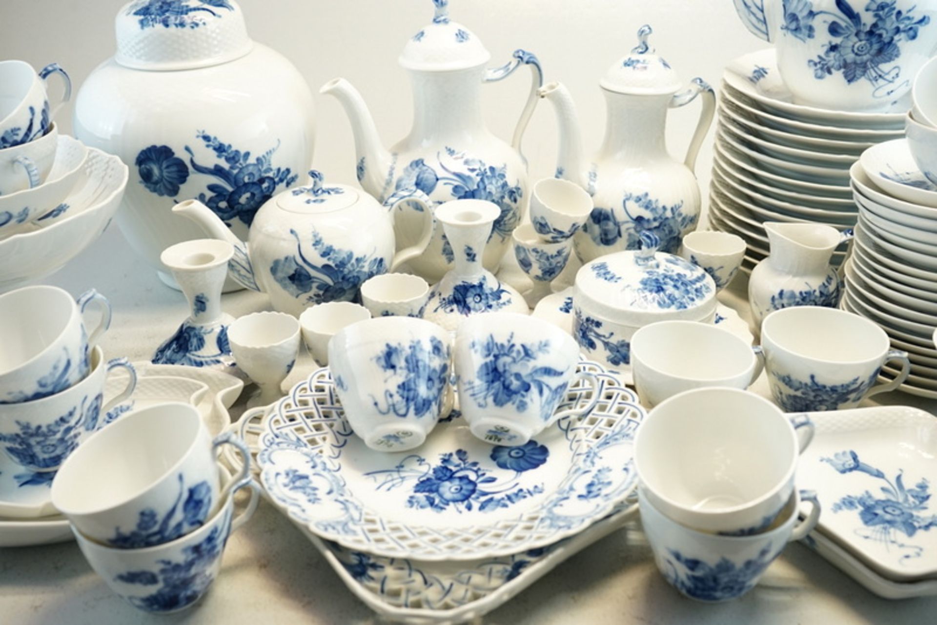 Royal Copenhagen, Dänemark: Kaffee & Tee-Service Blaue Blume geschweift - Image 2 of 4
