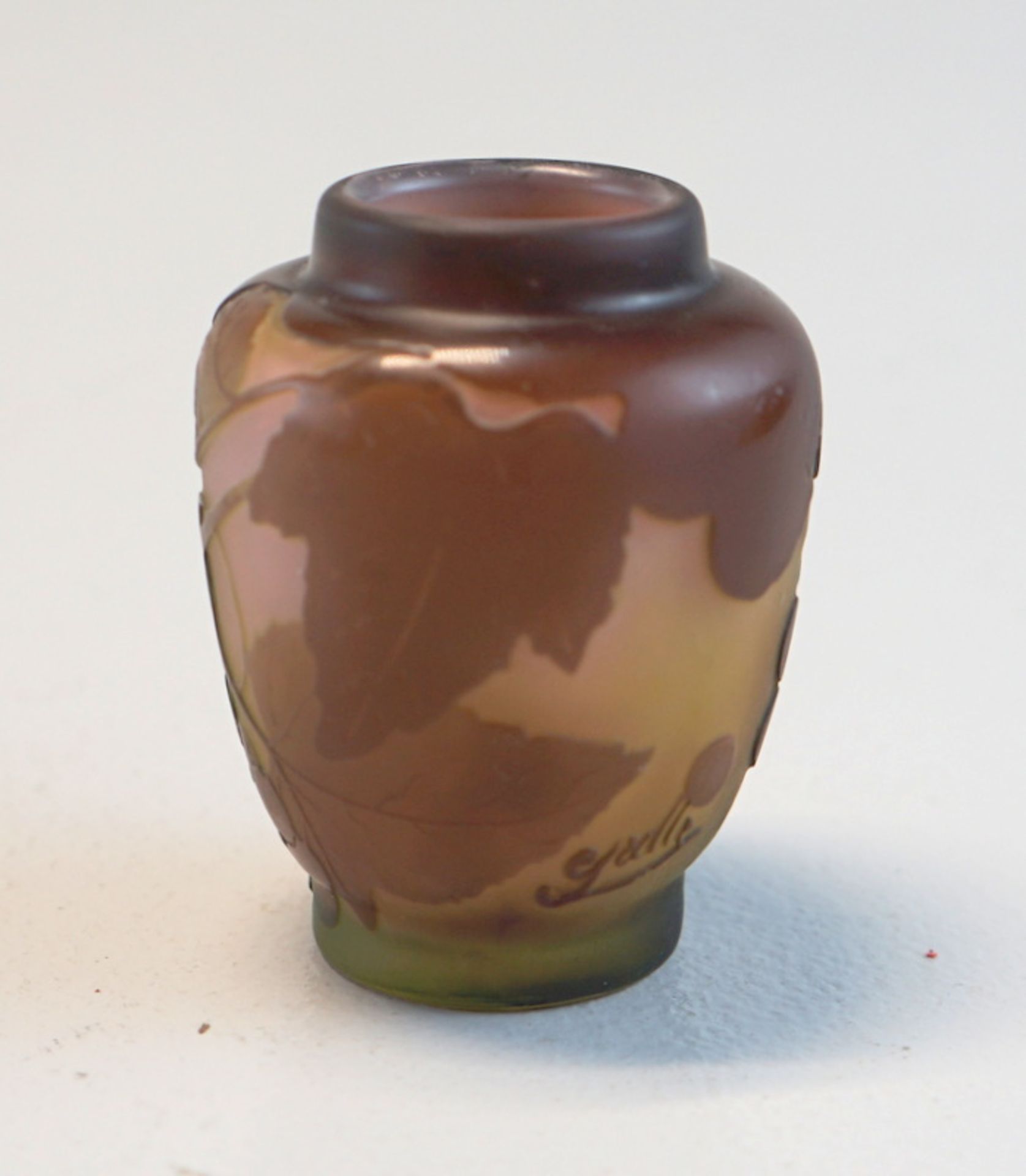 Gallé, Emile: kleine bauchige Vase mit Weinlaubdekor - Image 2 of 3