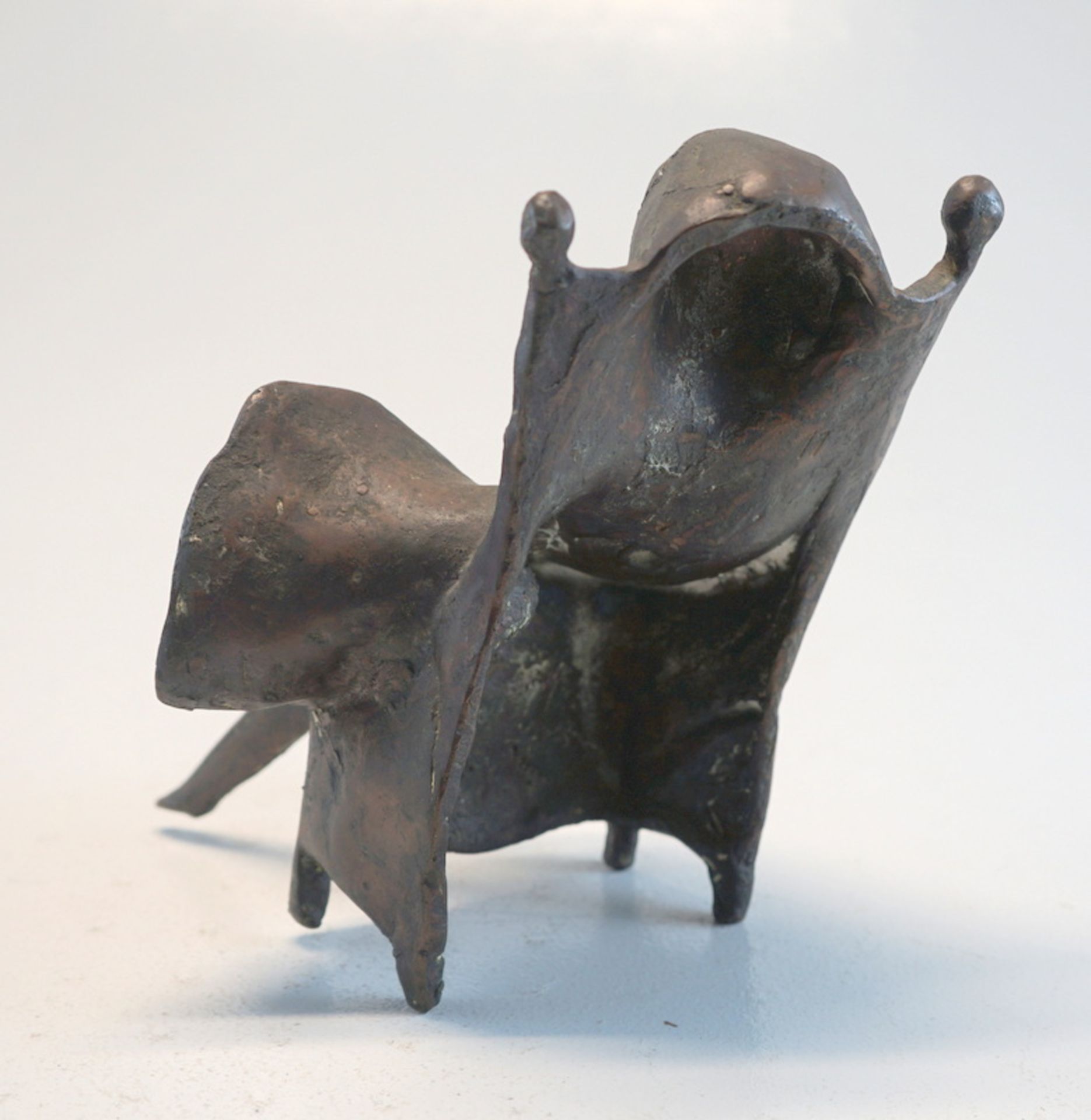 Fischer, Lothar: "Sitzende Puppe", Bronzefigur - Image 4 of 5