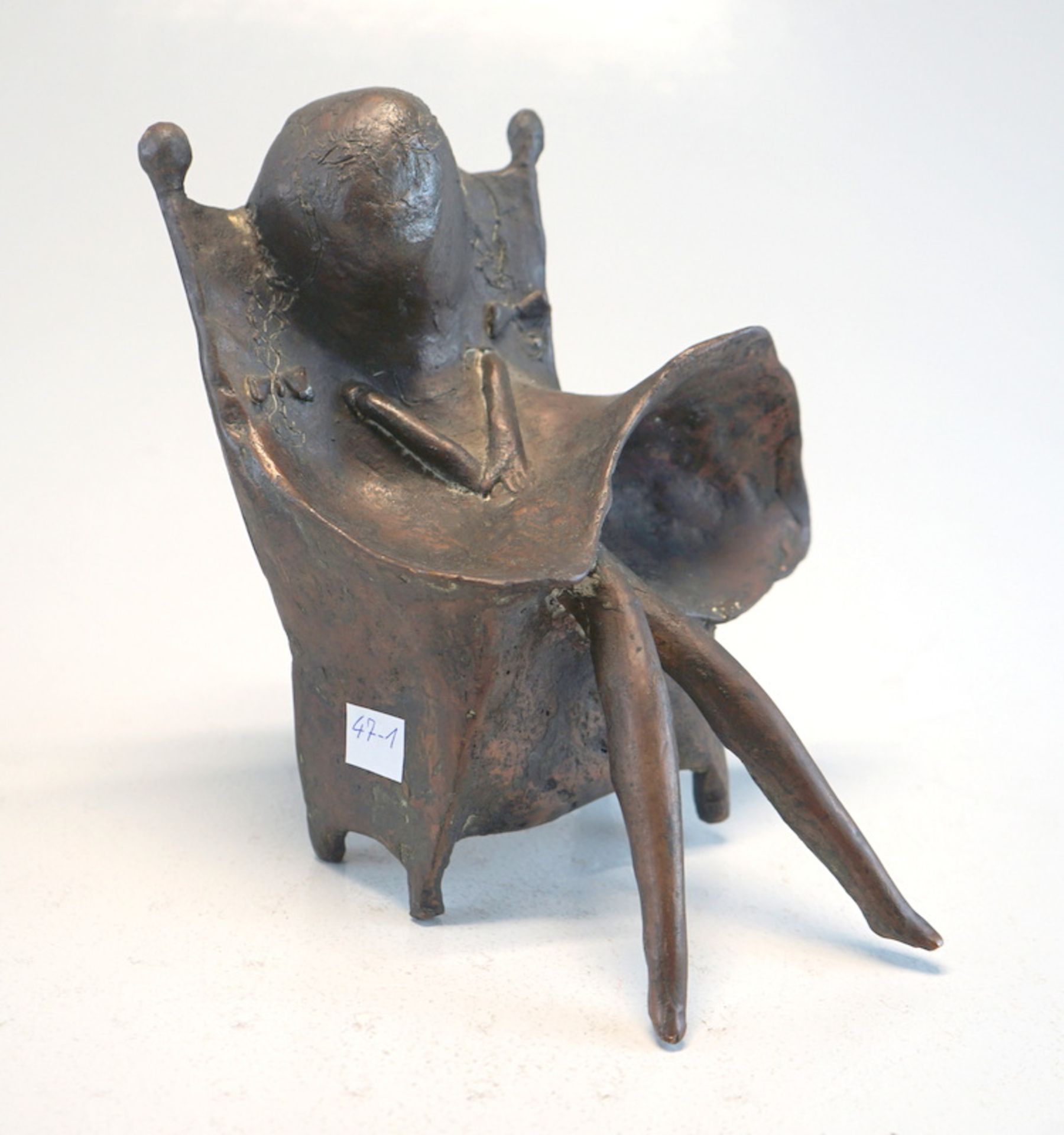 Fischer, Lothar: "Sitzende Puppe", Bronzefigur