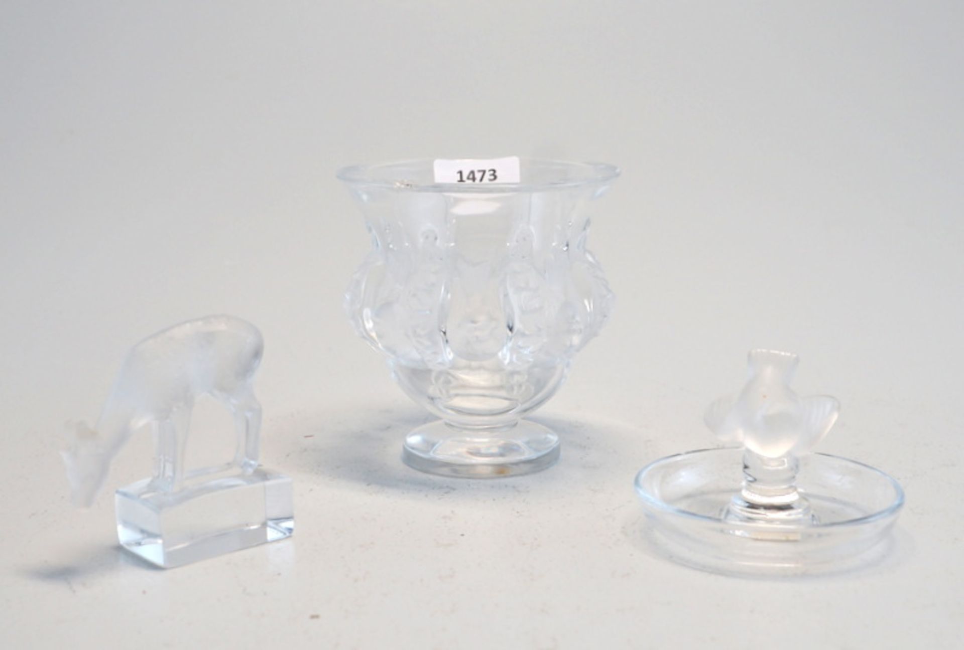 Rene Lalique, Wingen sur Moder: Ringschale, Briefbeschwerer Hirsch "Daim" und Vase "Dampierre"