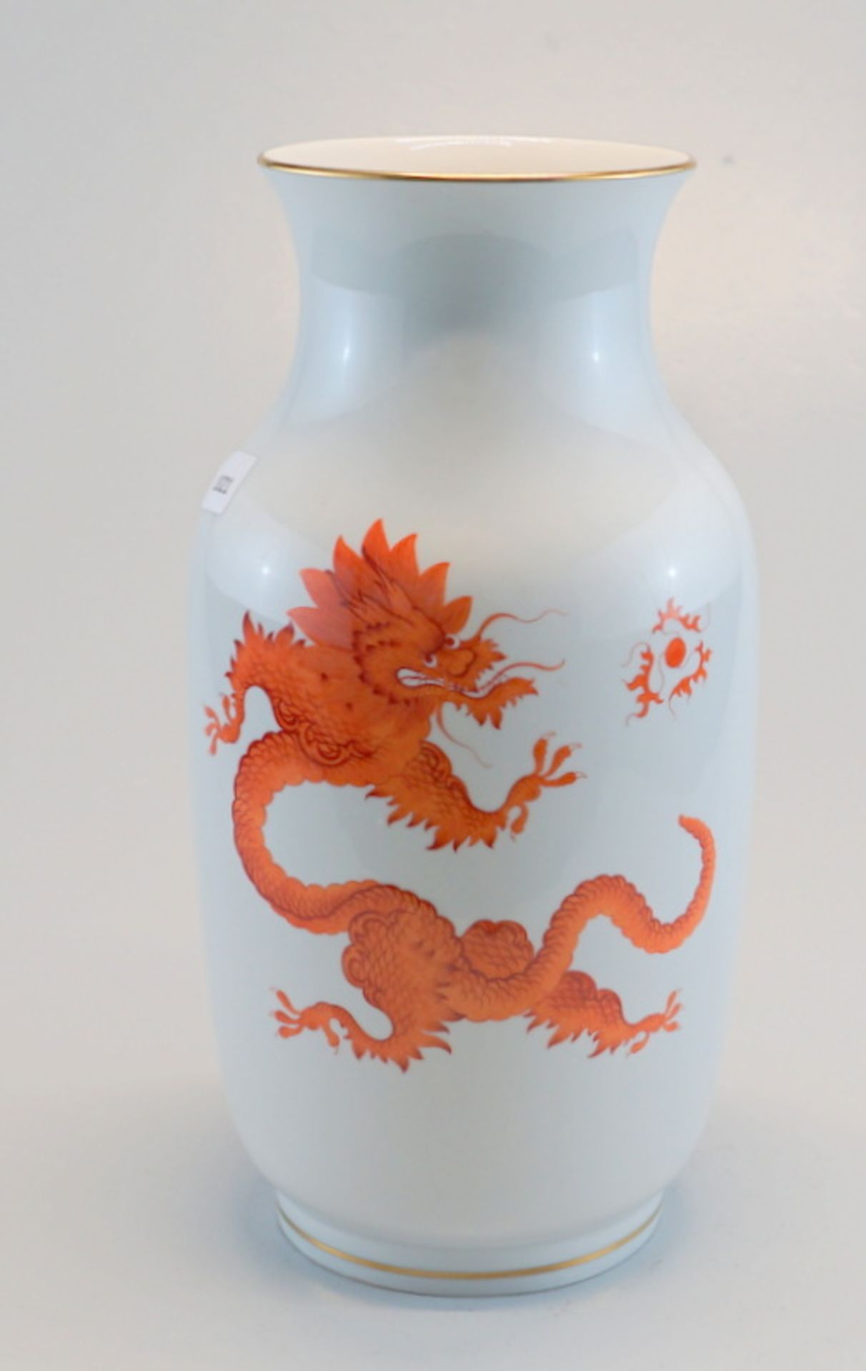 Staatlich Meissen: Vase mit Dekor "Roter Drache "