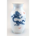 Staatlich Meissen: Vase mit Dekor "Blauer Drache"
