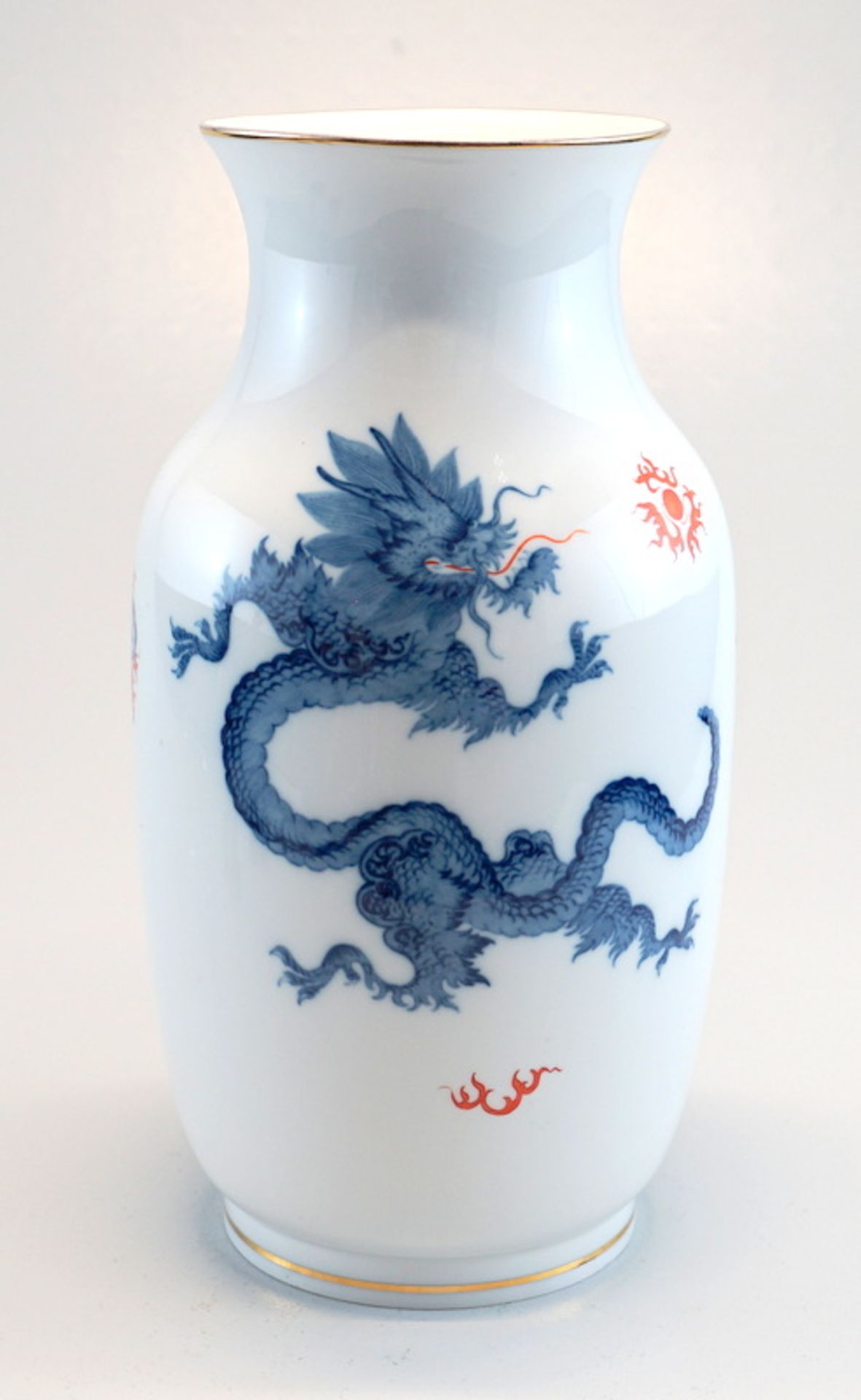 Staatlich Meissen: Vase mit Dekor "Blauer Drache"