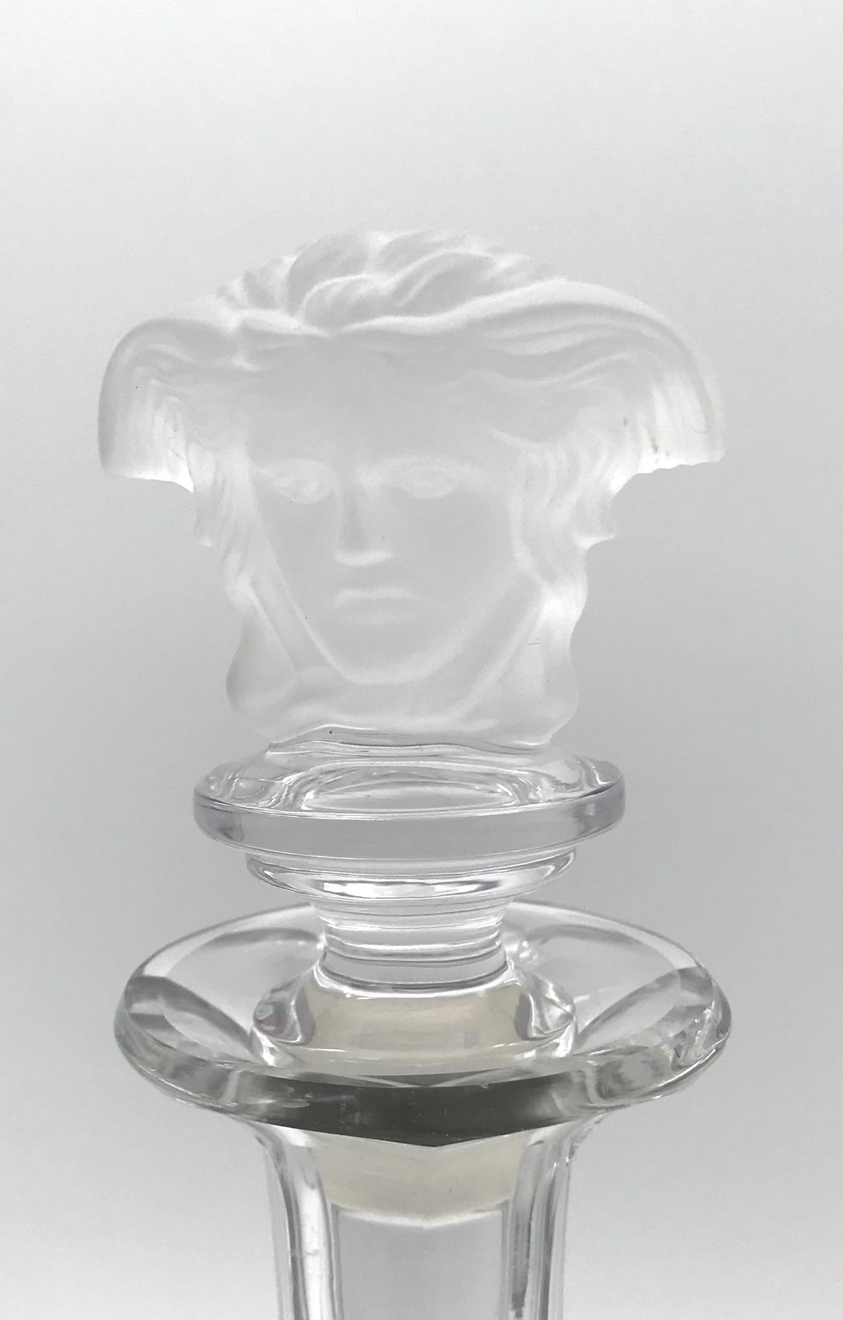 Rosenthal, Versace: Glasschale und Flaschenverschluß "Medusa Lumiere" - Image 2 of 3