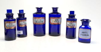 6 antike Apothekerflaschen in blau durchgefärbtem Glas