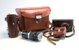 Leica Teleobjektiv Hektor 13,5cm 1:4.5 und 2 Kamerataschen