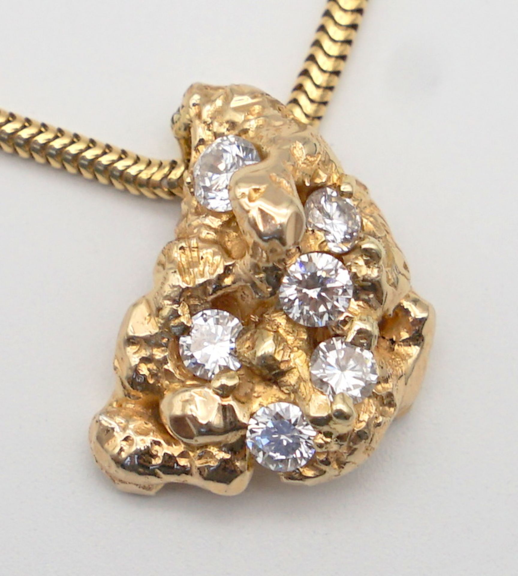 Goldnugget-Anhänger mit ca 3 Ct. Brilliantbesatz und Kette 585/750 - Image 3 of 5