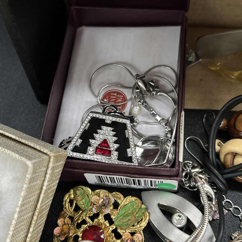 Mixed lot of costume jewellery - Image 4 of 10