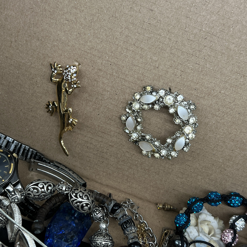 Mixed lot of costume jewellery - Image 8 of 9