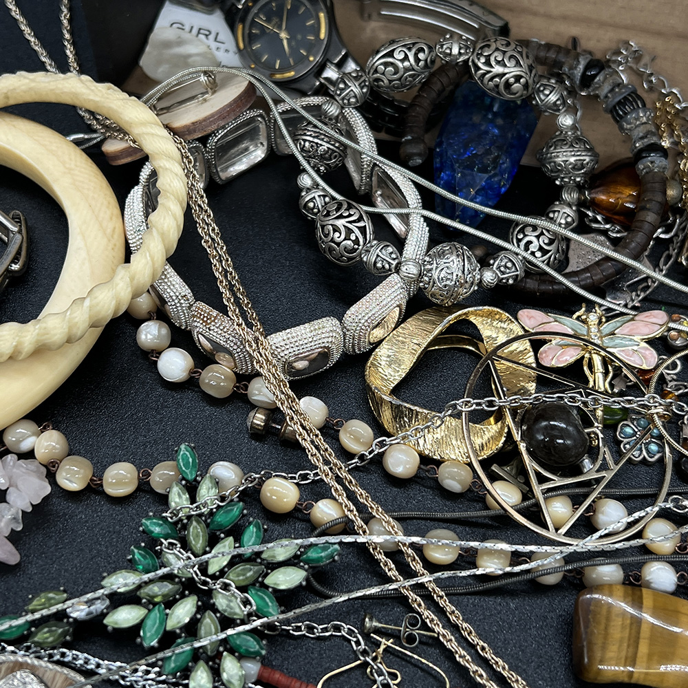 Mixed lot of costume jewellery - Image 5 of 9