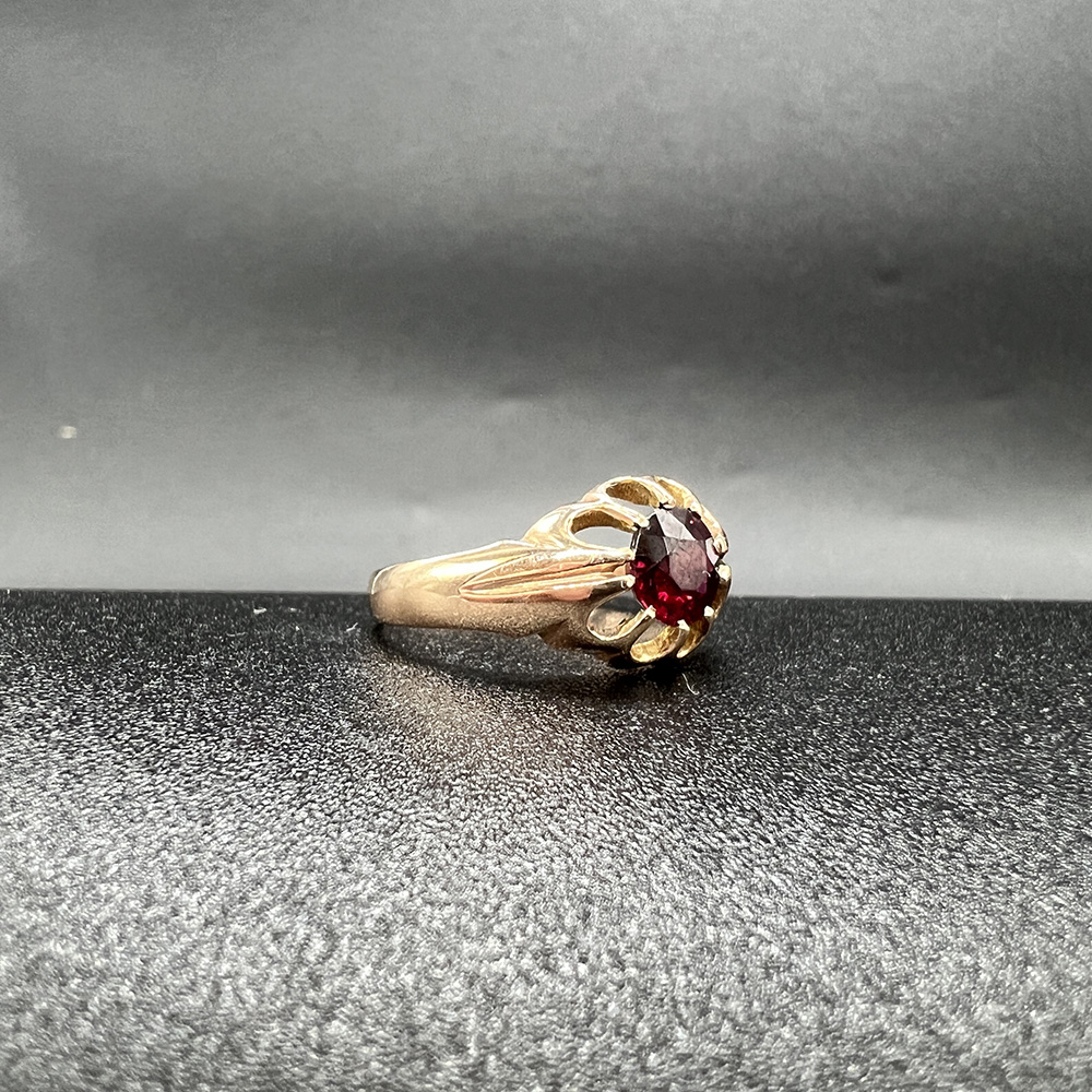 9ct yellow gold gypsy style ring