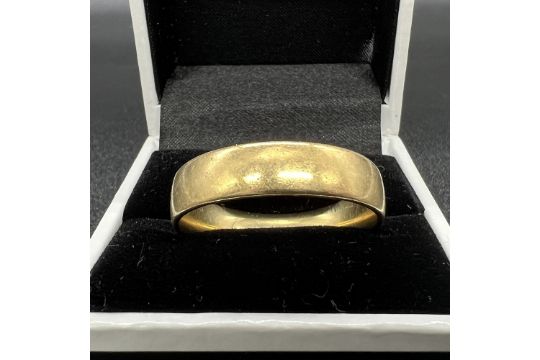 18ct yellow gold gents wedding band - Image 1 of 3