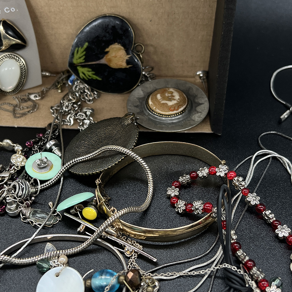 Mixed lot of costume jewellery - Image 5 of 7