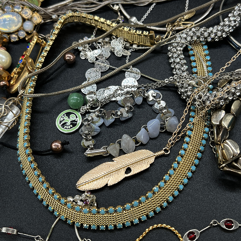 Mixed lot of costume jewellery - Image 6 of 10