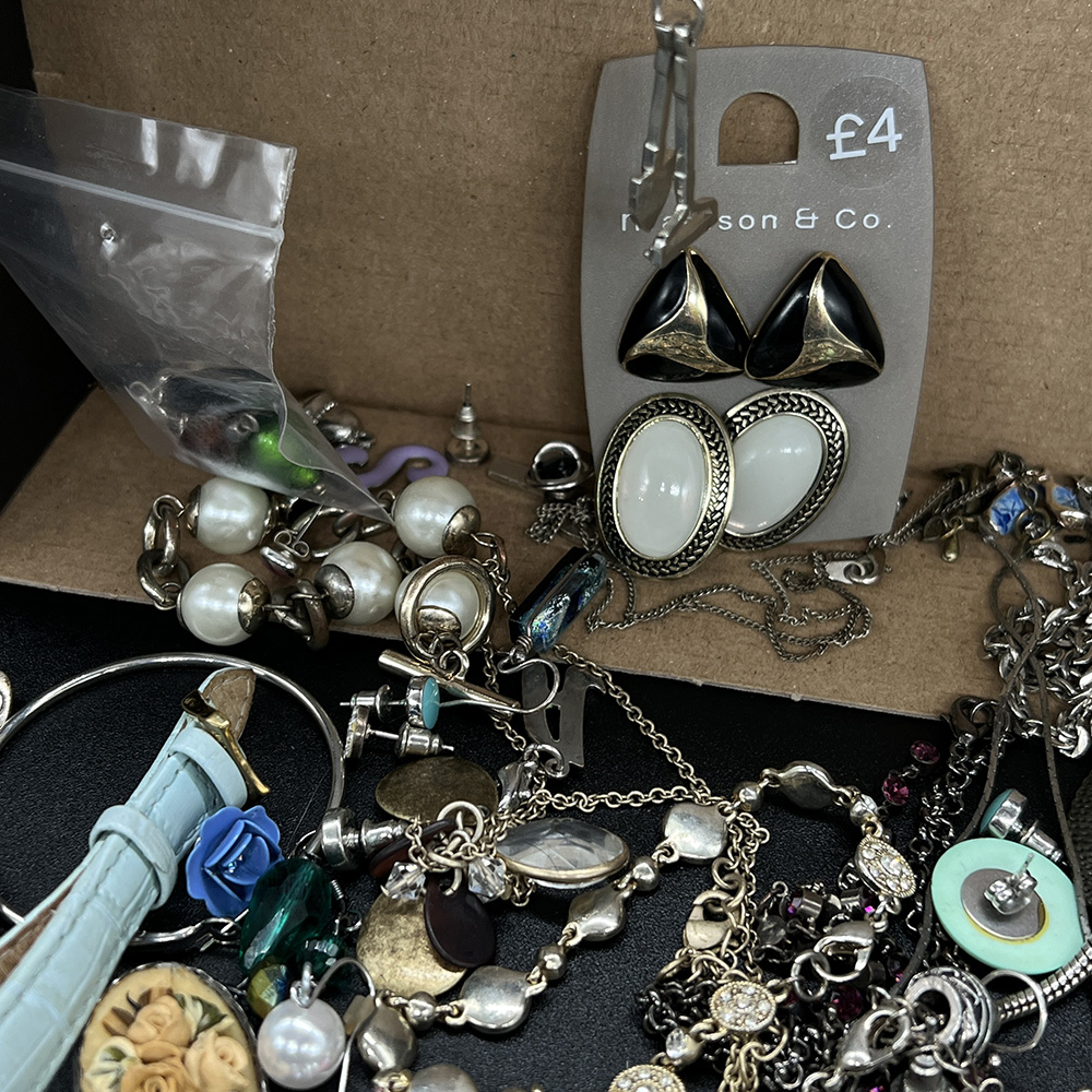 Mixed lot of costume jewellery - Image 4 of 7