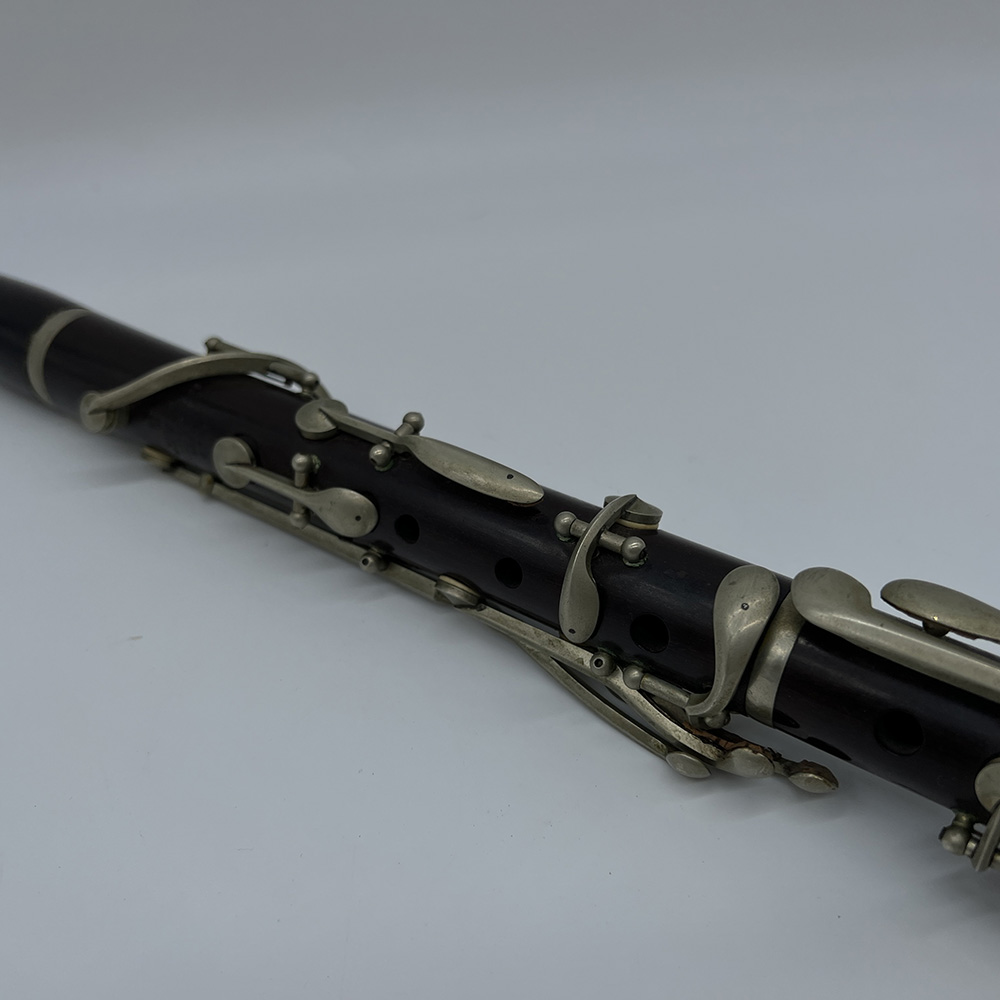 A clarinet - Image 3 of 5