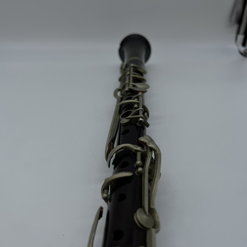 A clarinet - Image 5 of 5