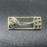 9ct yellow gold brooch