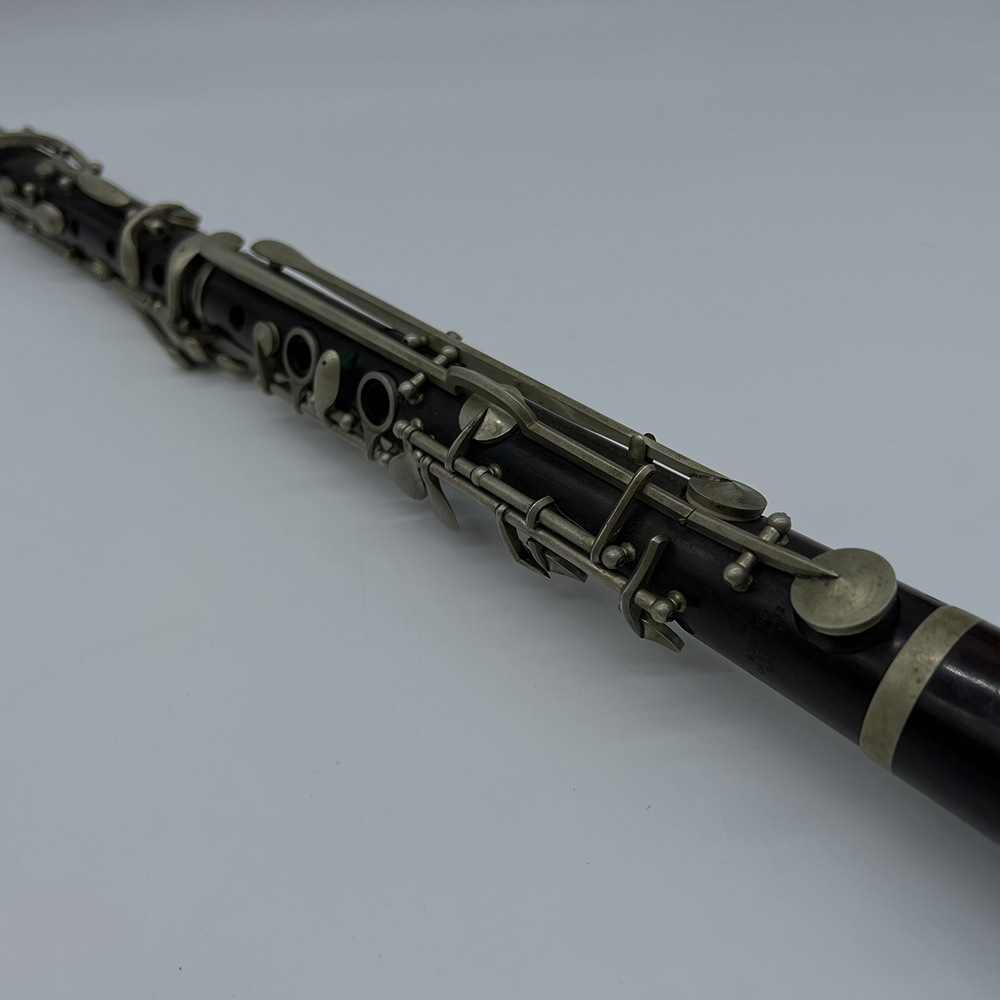 A clarinet - Image 2 of 5