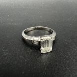 18ct white gold art deco style ring