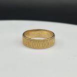 18ct yellow gold wedding band