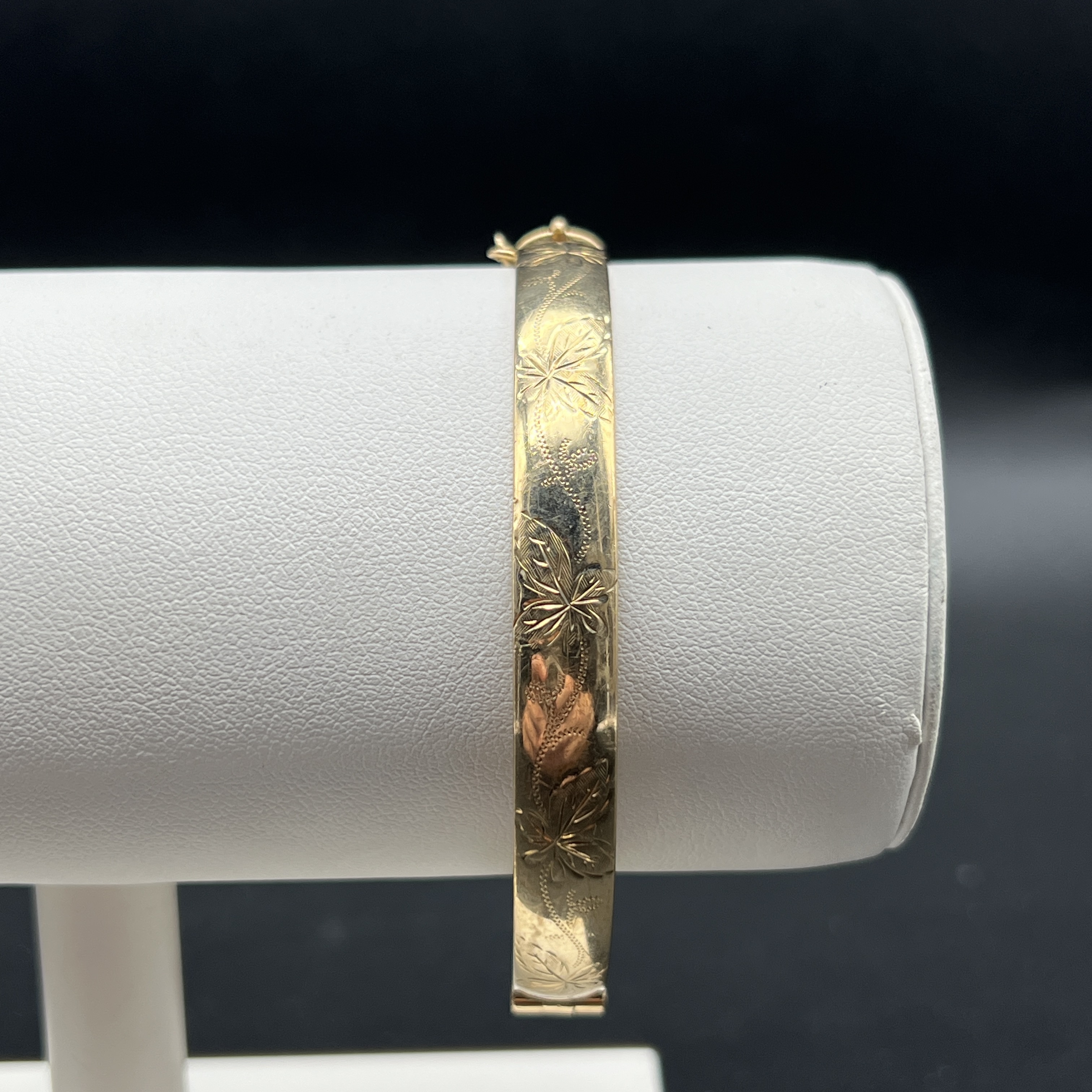 9ct yellow gold solid bangle