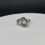 18ct White Gold Overlaping Circle Design Dress Ring