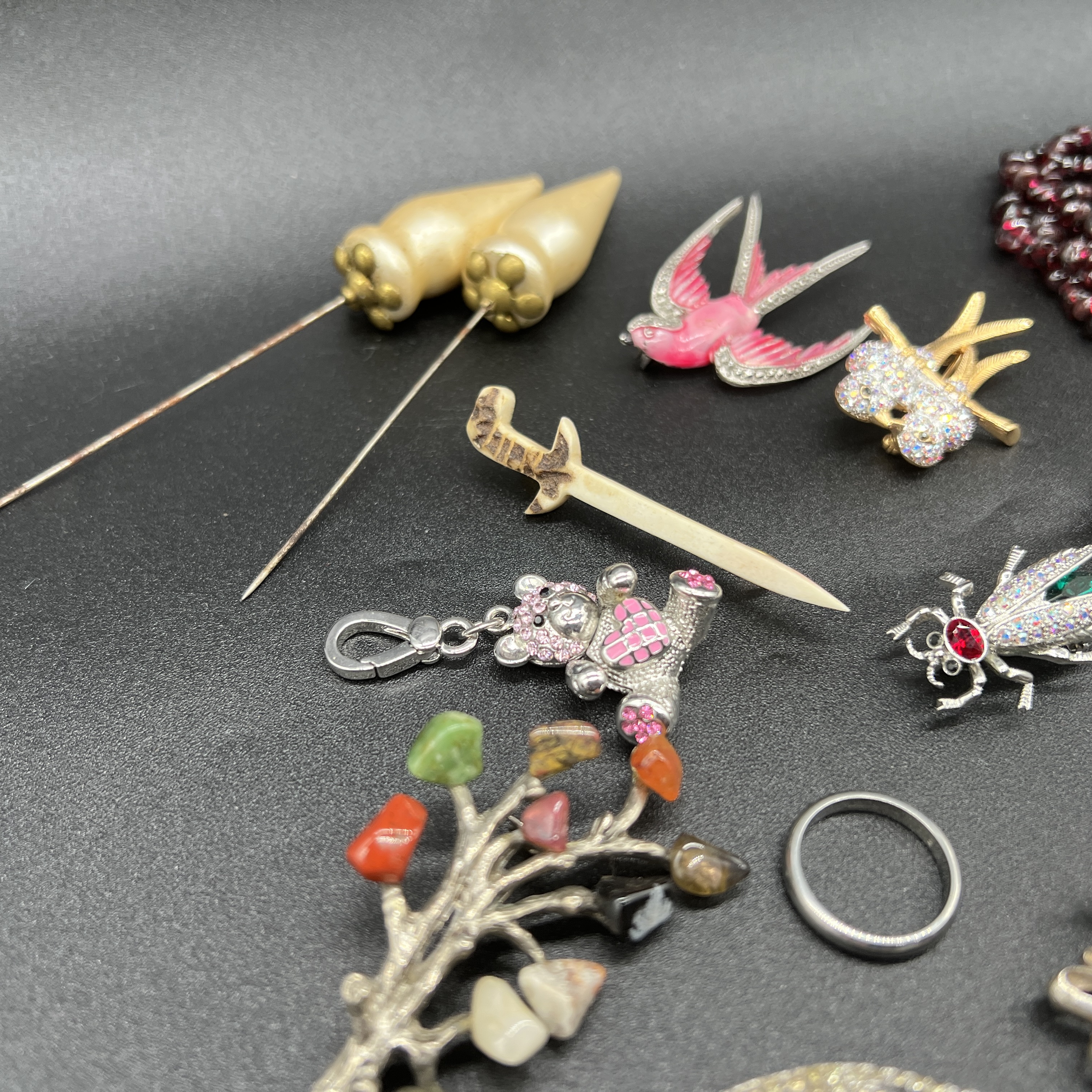 A mixed lot of costume jewellery - Image 3 of 4