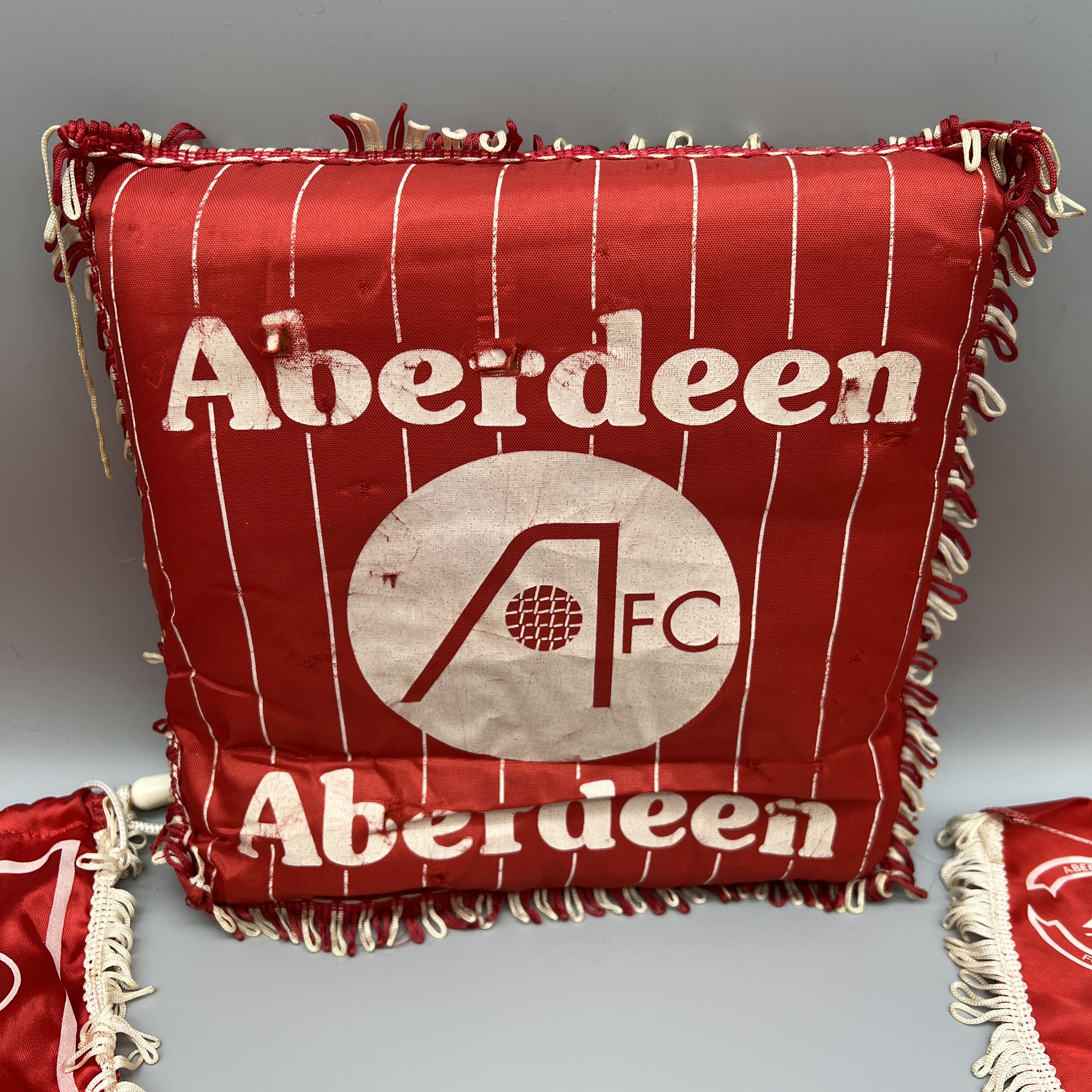A mixed lot of rare Aberdeen football memorabilia and a Manchester United football record - Image 9 of 10
