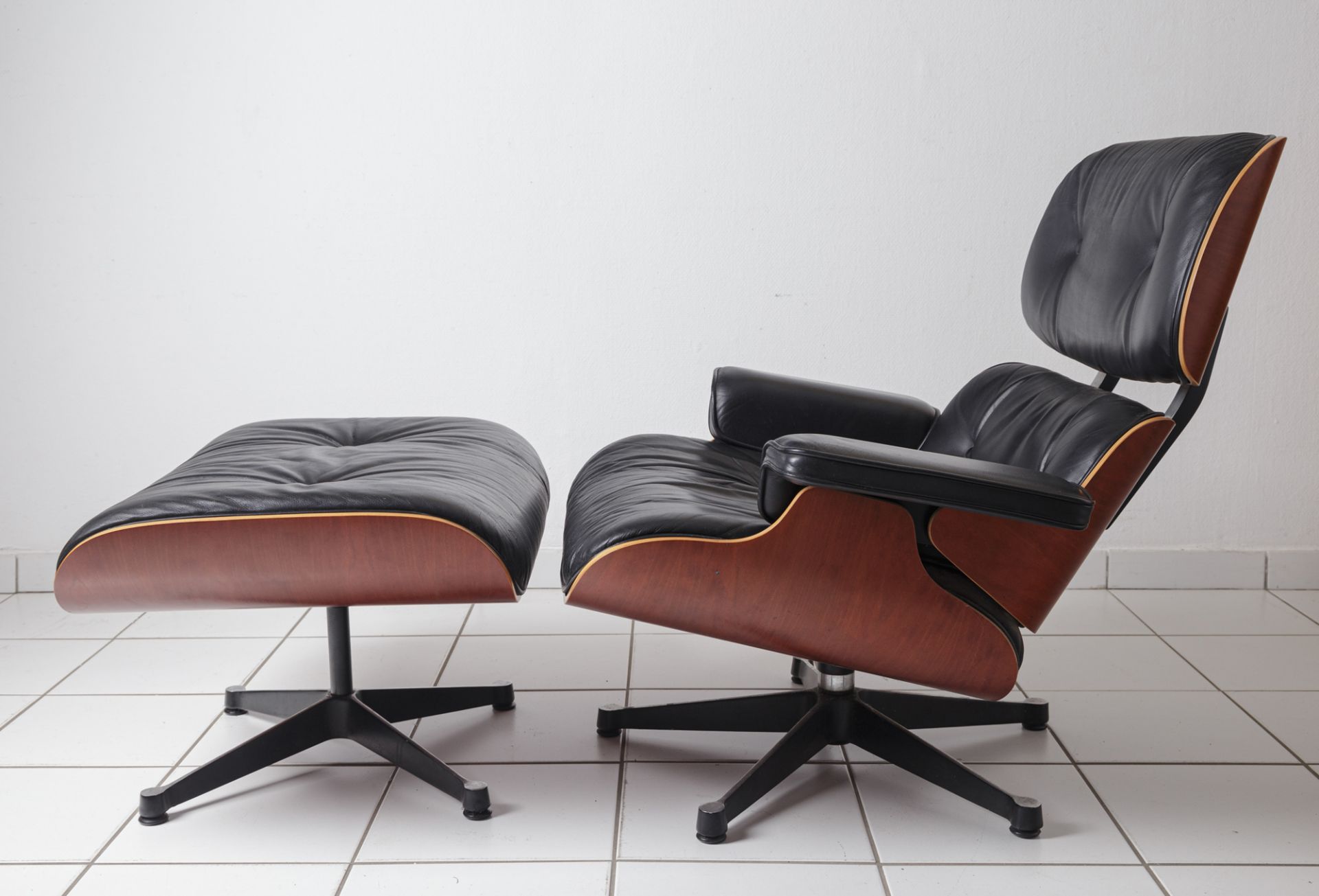 Eames, Lounge-Chair und Ottomane, Modell 670 u. 671 - Bild 2 aus 4