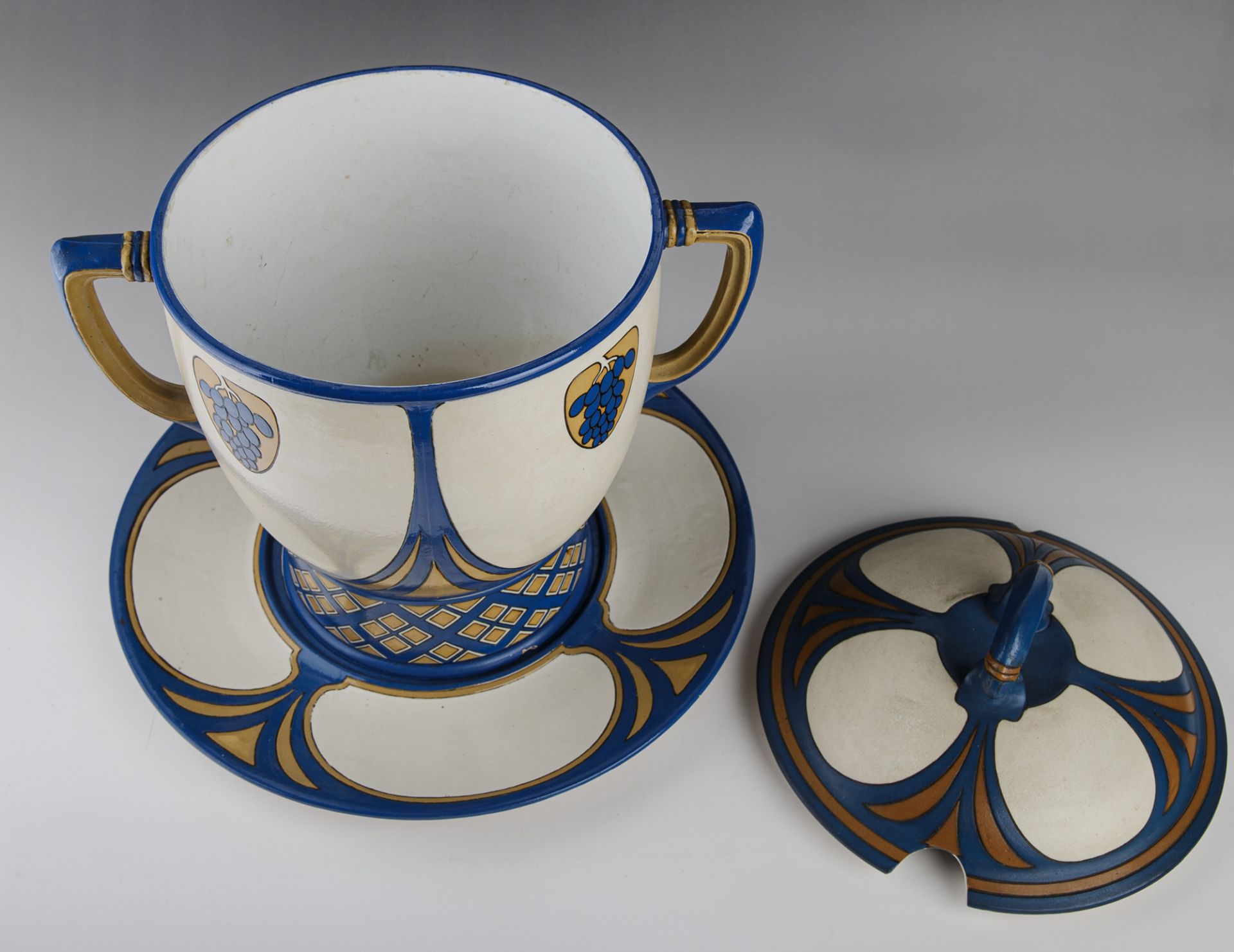 Villeroy & Boch Mettlach, Bowlengefäß mit Deckel auf Untersatz, Jugendstil - Image 5 of 6