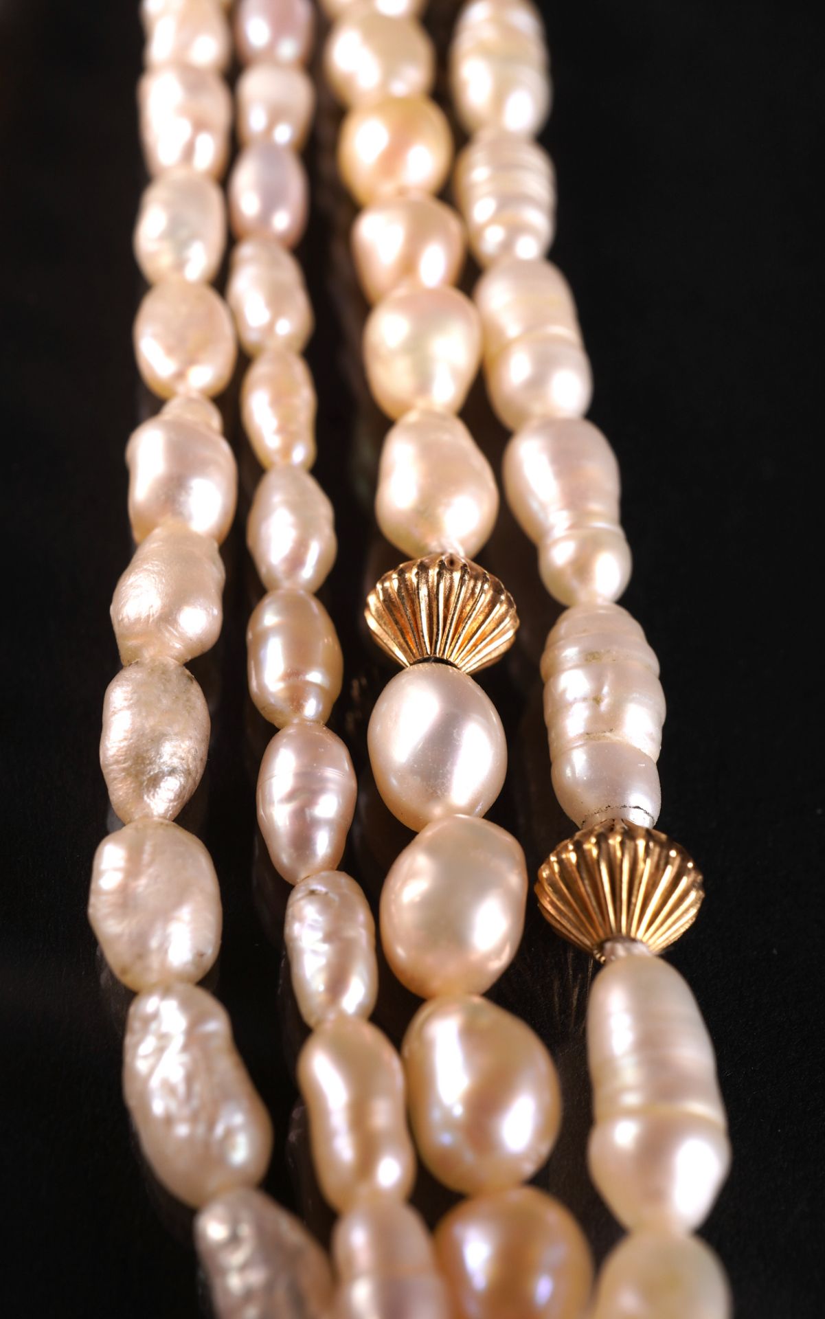 Vierreihige Biwa-Perlenkette, Verschluss GG 585 - Image 5 of 6