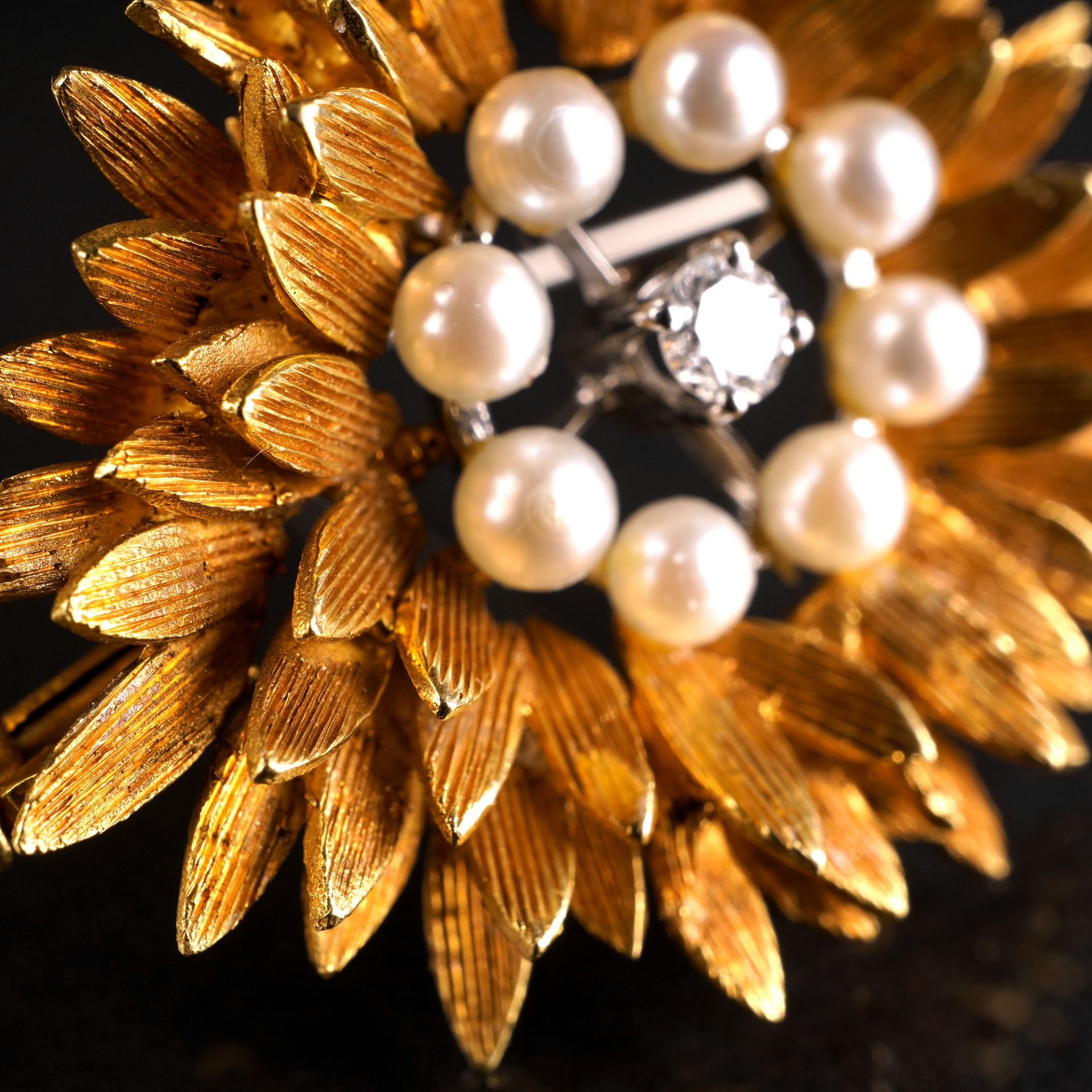 Blütenbrosche mit Brillant und Perlen, GG 750 - Image 3 of 5