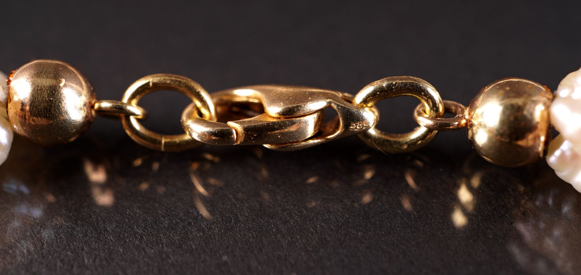Vierreihige Biwa-Perlenkette, Verschluss GG 585 - Image 6 of 6