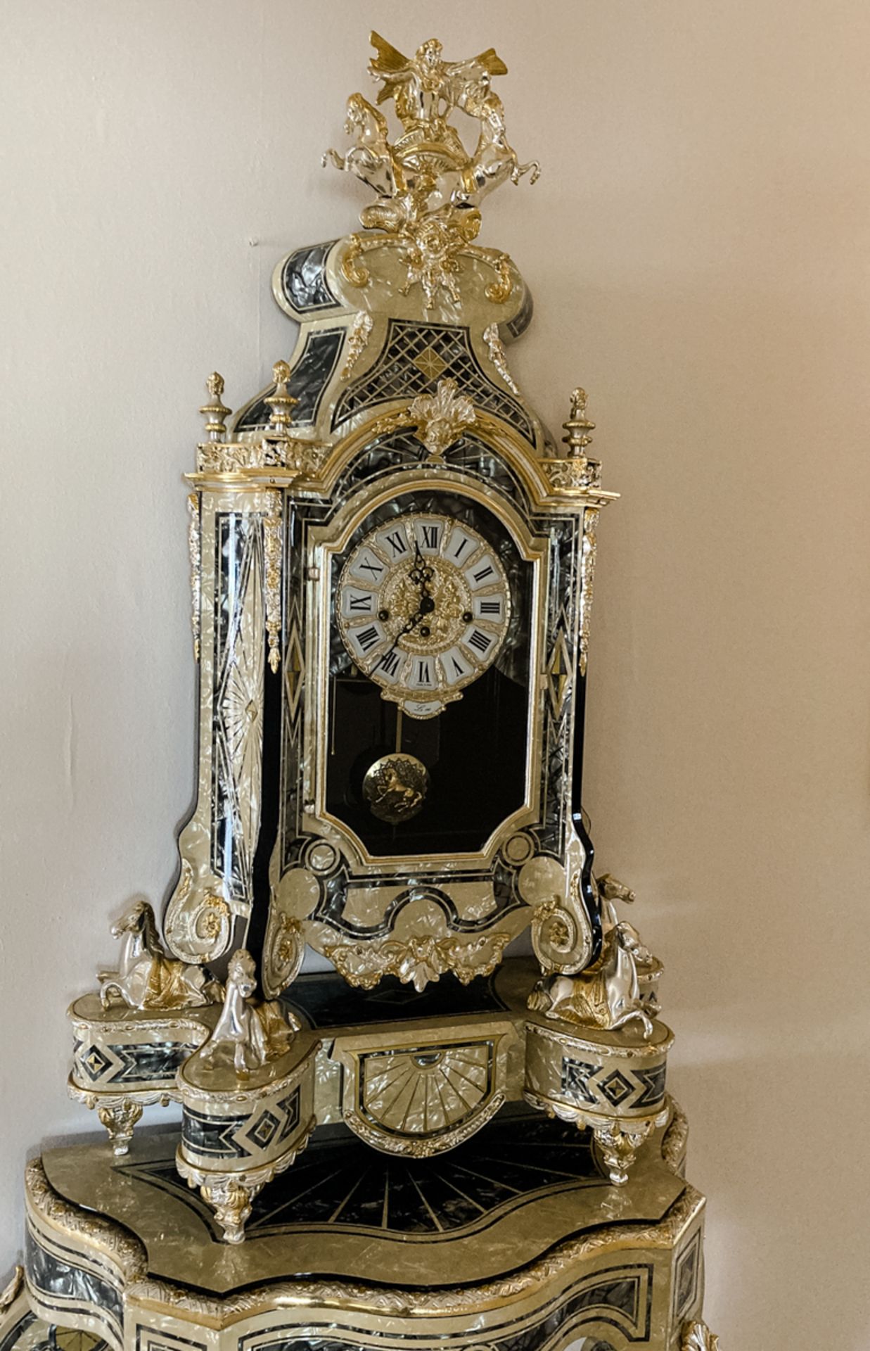 Große Pendule auf Konsole im Louis-XV-Stil - Bild 2 aus 4