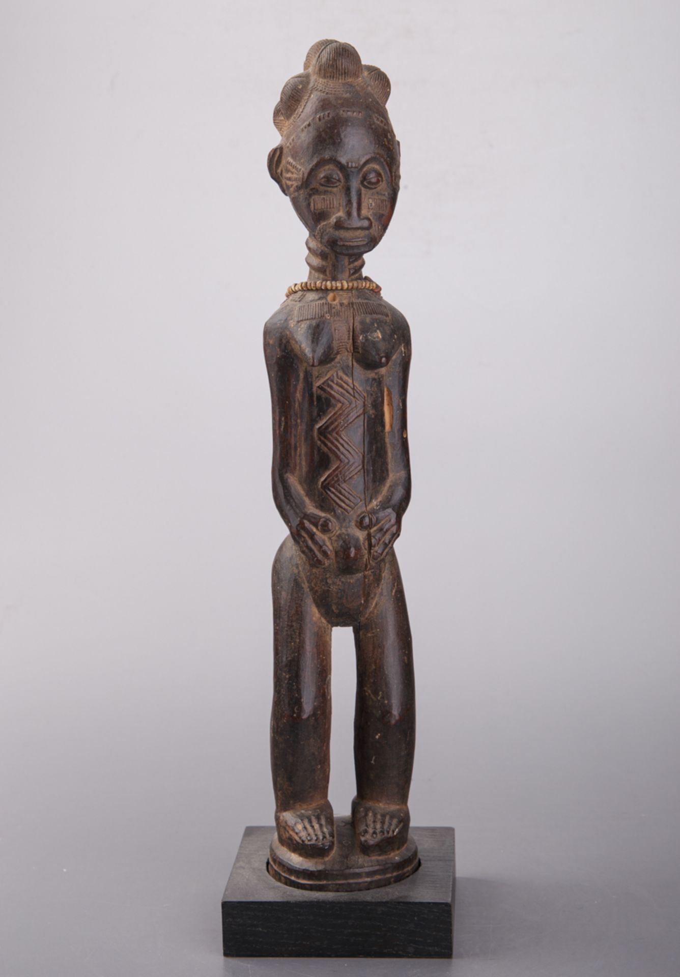 Weibliche Ahnenfigur 'Blolo bla', Volk der Baule, Elfenbeinküste