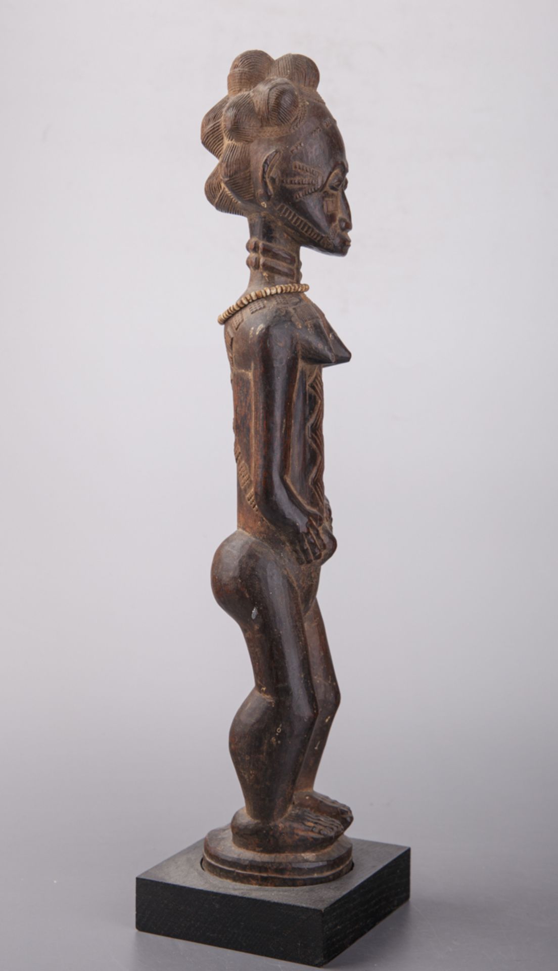 Weibliche Ahnenfigur 'Blolo bla', Volk der Baule, Elfenbeinküste - Bild 3 aus 5