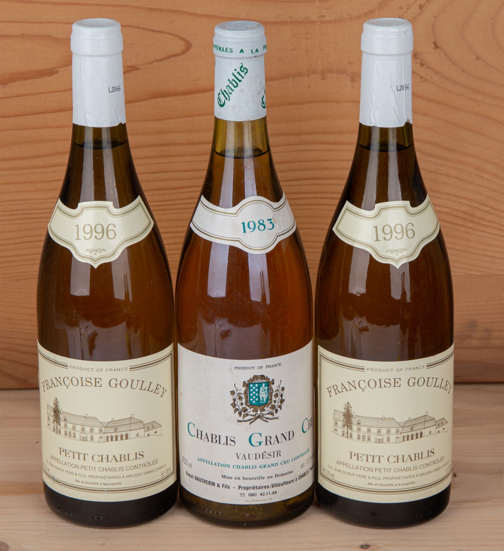 3 Flaschen: 2 x Francoise Goulley Petit Chablis 1996, 1 x Chablis, Grand Cru Vaudésir 1983