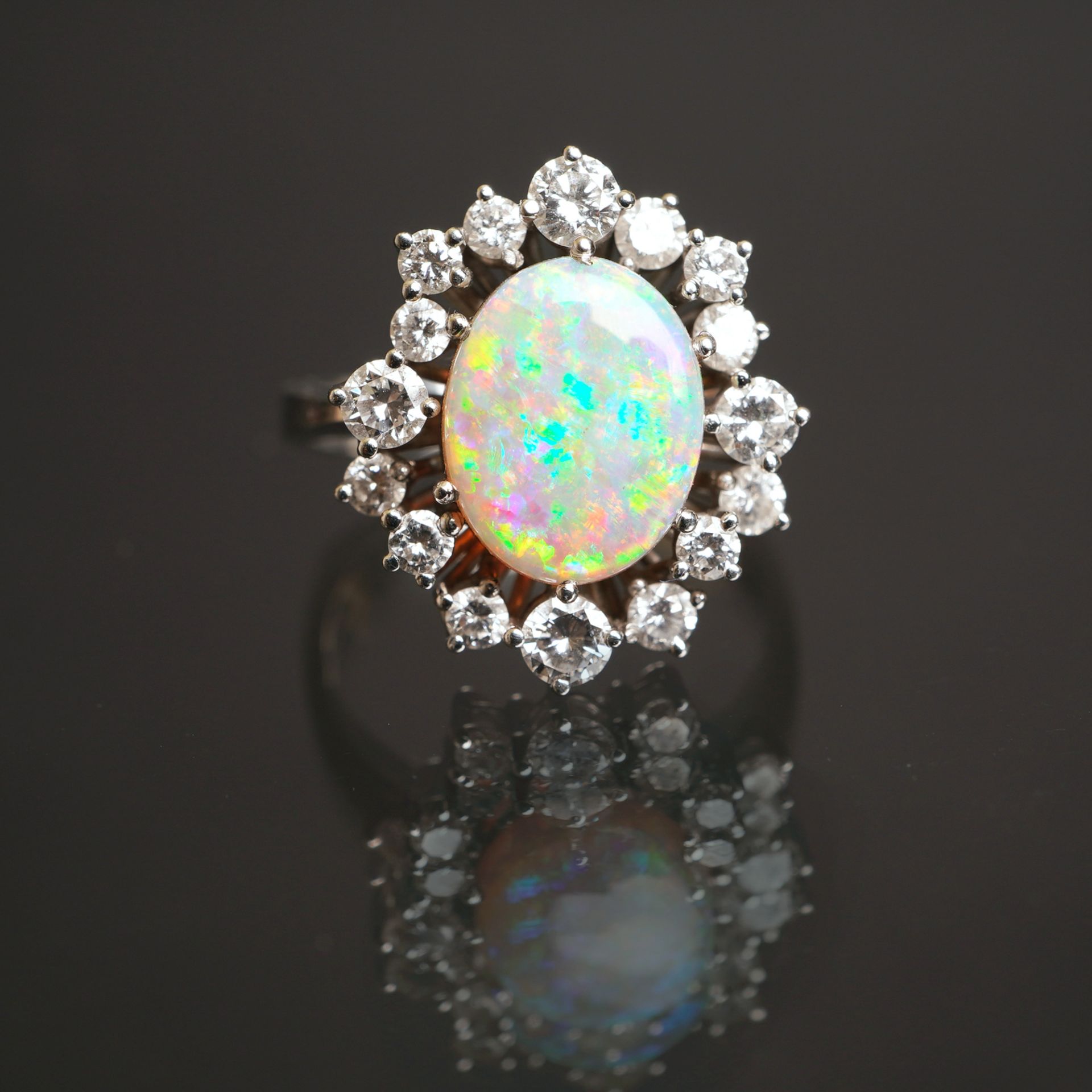 Ring mit Opal und Brillanten, WG 585